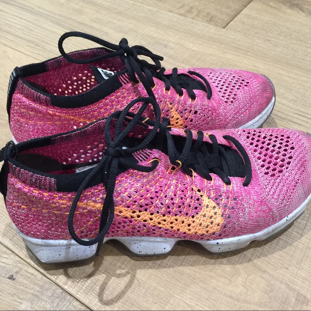 Women's Nike Flyknit Zoom agility fit trainer.